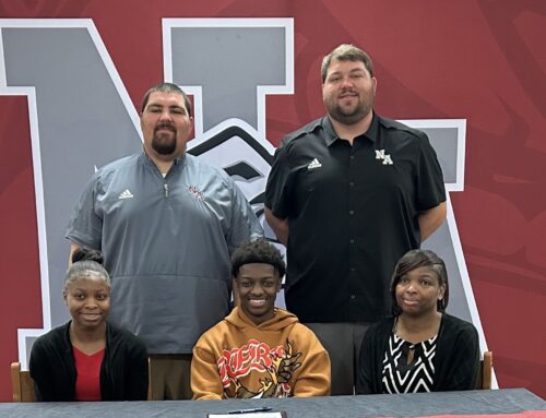 Clay Signs with BMCU Powerlifting
