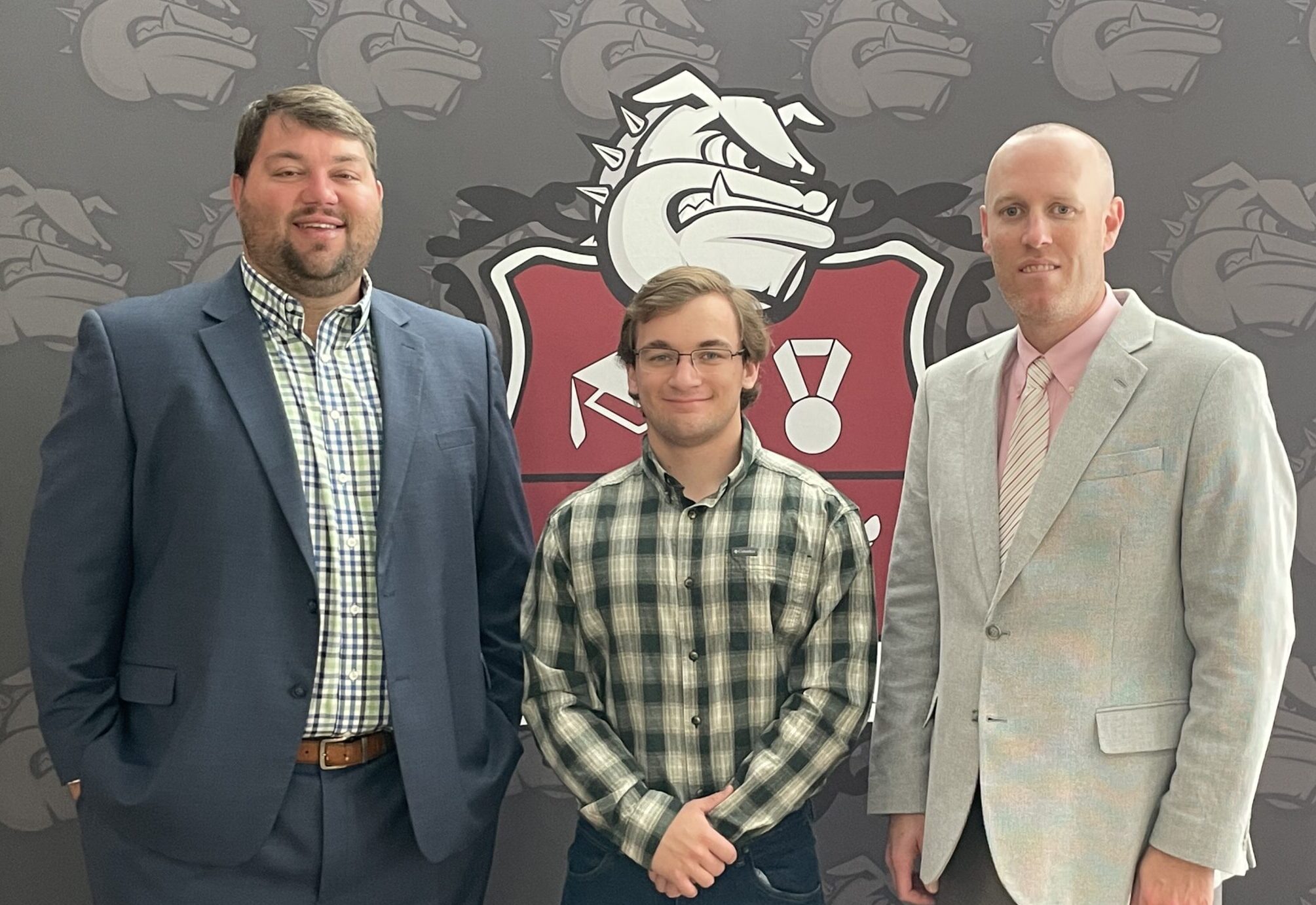 Congrats to NAHS Senior Zane Chapman who is one of sixteen seniors from across the state who have been selected as a Lindy Callahan Scholar-Athlete for the Class of 2023. Chapman is a three-sport athlete at NAHS, participating in football, powerlifting, and track.